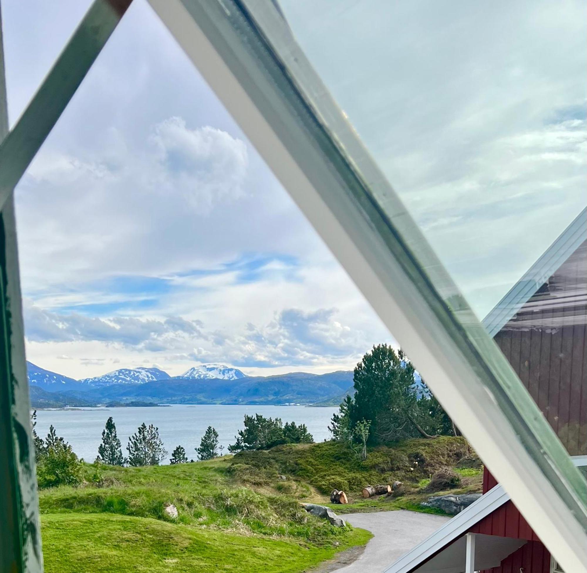 Wake Up To A Beautiful View And Smell Of The Sea Apartman Kristiansund Kültér fotó