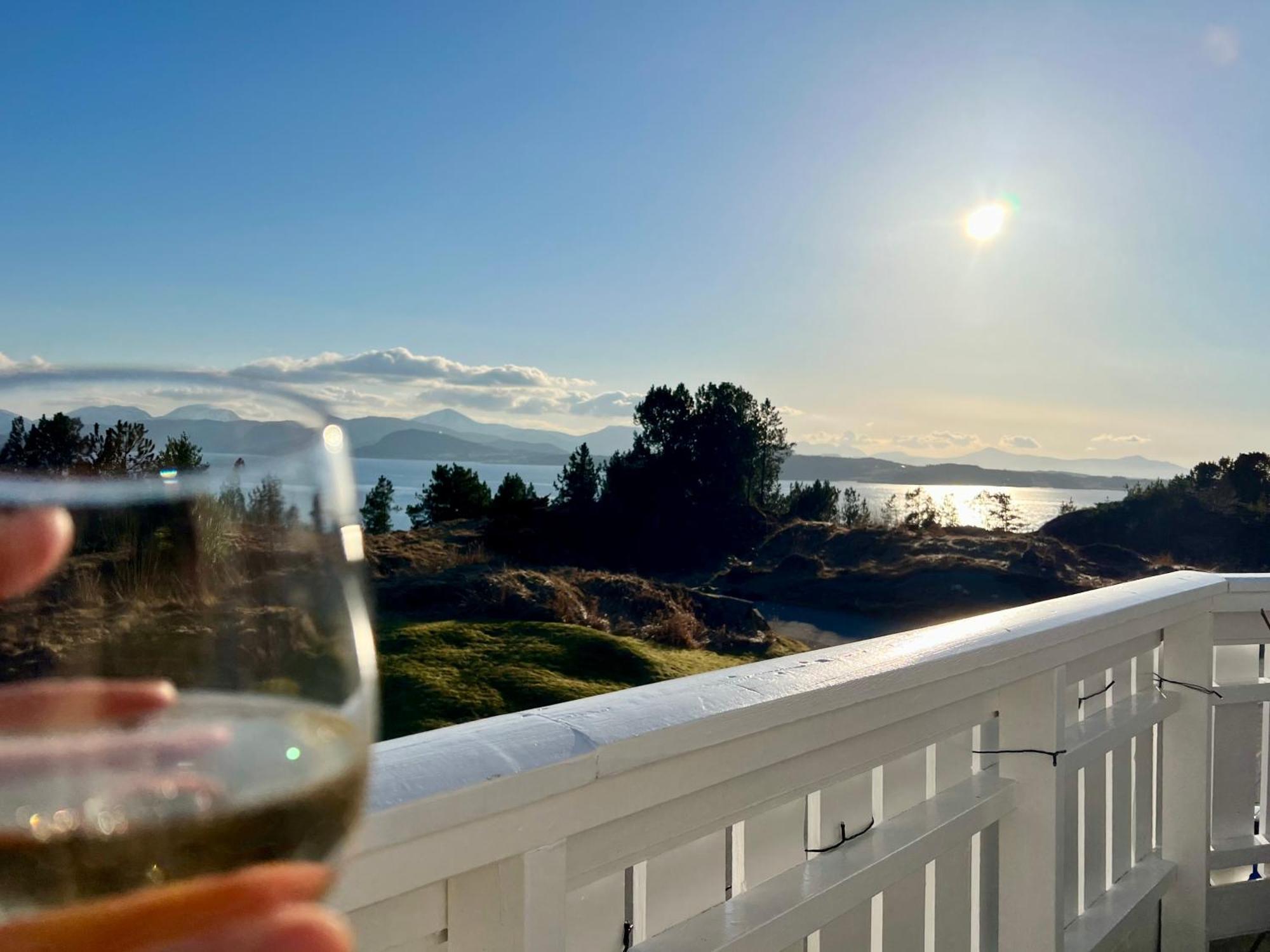 Wake Up To A Beautiful View And Smell Of The Sea Apartman Kristiansund Kültér fotó